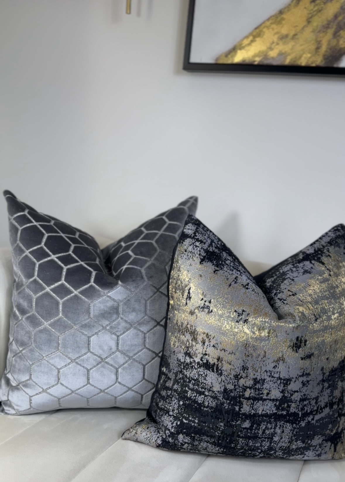 Luxurious 22x22 Hexagonal Pattern Velvet Pillow Cover